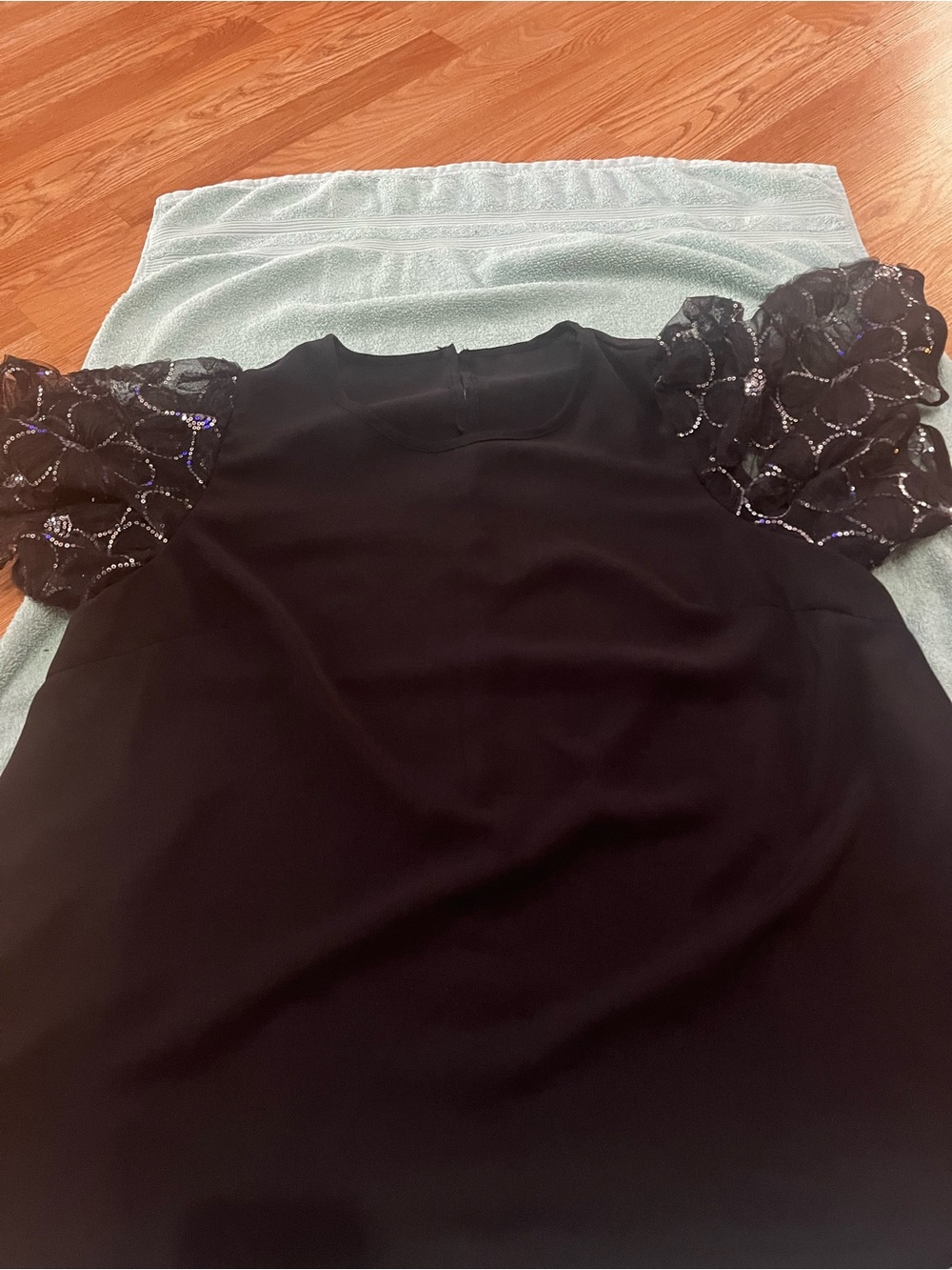 Black Top with Embellished sheer flower sleeves Women’s 2X